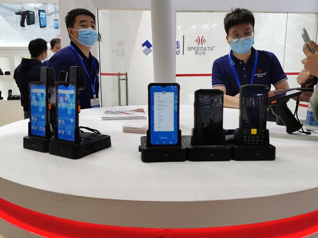 Pogo pinninn fyrir hástraumshleðslu á við um PDA